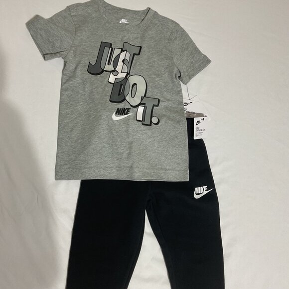 Nike Toddler Boys "Just Do It." T-Shirt & Jogger Set Size XS Gray/Black 3-4 Year - Picture 1 of 5